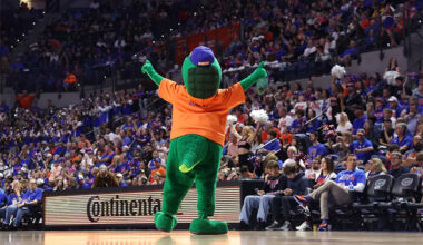 Florida basketball recruiting: 7-foot center Jones Lay becomes first 2026 commit for Gators