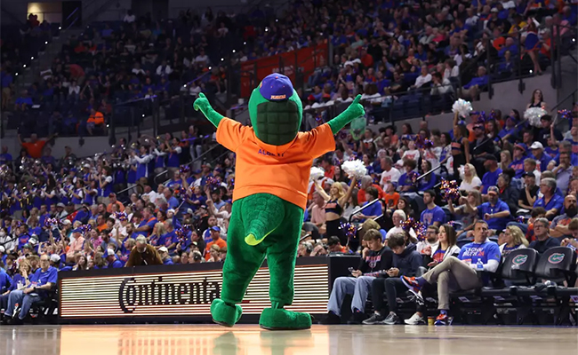 Florida basketball recruiting: 7-foot center Jones Lay becomes first 2026 commit for Gators