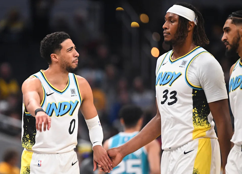 Indiana Pacers guard Tyrese Haliburton (0) and Indiana Pacers center Myles Turner (33)© Robert Goddin-Imagn Images