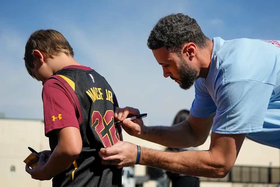 Cleveland Cavaliers’ Larry Nance Jr. signs Colt Frazier’s jersey at the Swensons Drive-In on Hawkins Ave., Sept. 13, 2025, in Akron, Ohio.