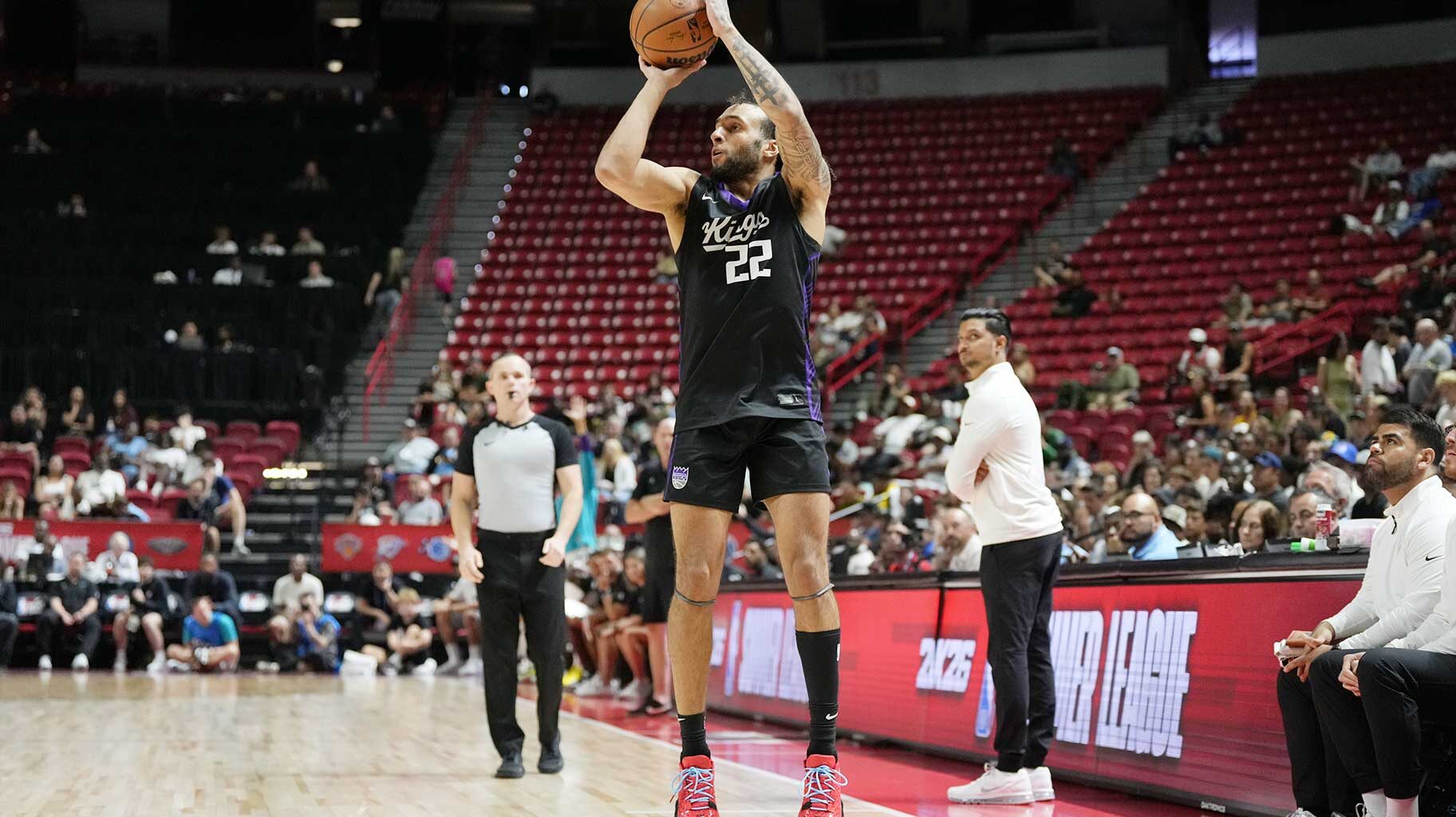 Devin Carter shooting a 3-pointer against the Charlotte Hornets.