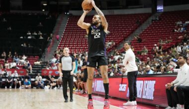 Devin Carter shooting a 3-pointer against the Charlotte Hornets.