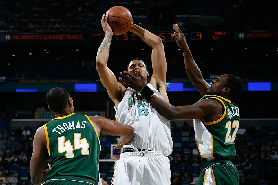 NEW ORLEANS - JANUARY 16: Tyson Chandler #6 of the New Orleans Hornets fights for a ball with Jeff Green #22 and Kurt Thomas #44 of the Seattle SuperSonics on January 16, 2008 at the New Orleans Arena in New Orleans, Louisiana. The Hornets defeated the Sonics 123-92. NOTE TO USER: User expressly acknowledges and agrees that, by downloading and/or using this Photograph, user is consenting to the terms and conditions of the Getty Images License Agreement. (Photo by Chris Graythen/Getty Images)
