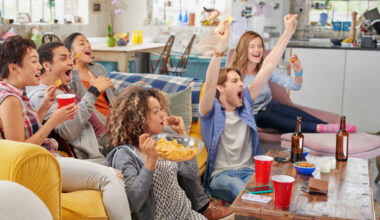 sports fans cheering