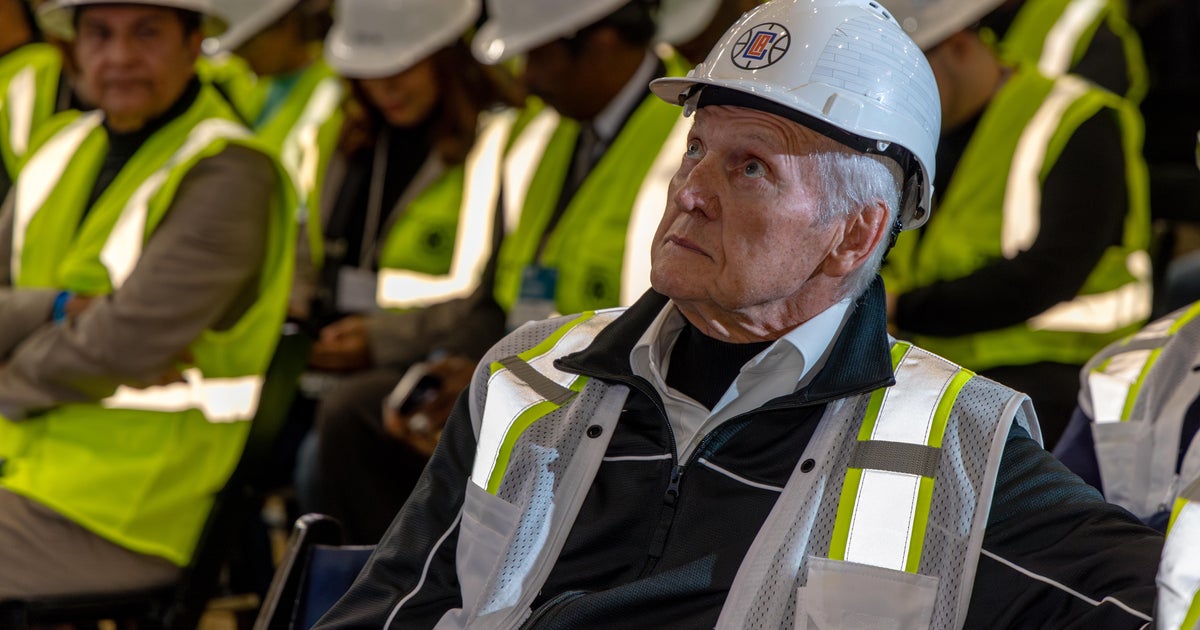 Clippers to honor the late Jerry West with empty seat and court decal at new arena