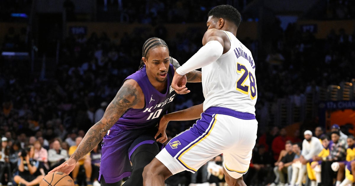 LeBron, Lakers ride 21-0 run to start 4th quarter, hold off Kings for 131-127 win