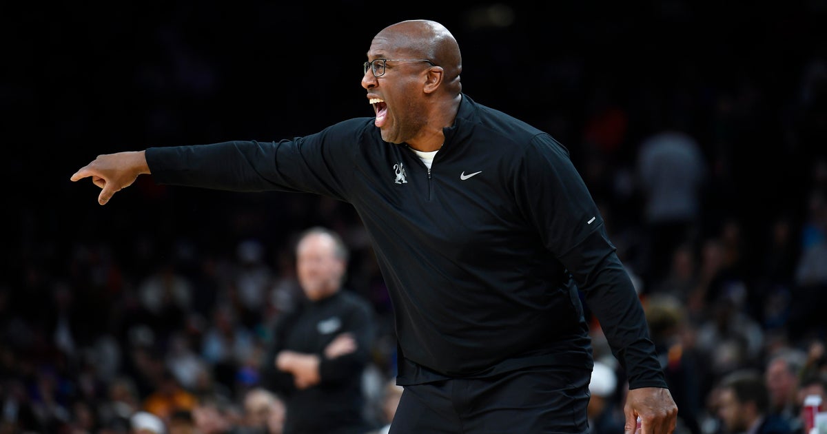 Kings overcome Monk's injury to beat Durant-less Suns 127-118 in OT