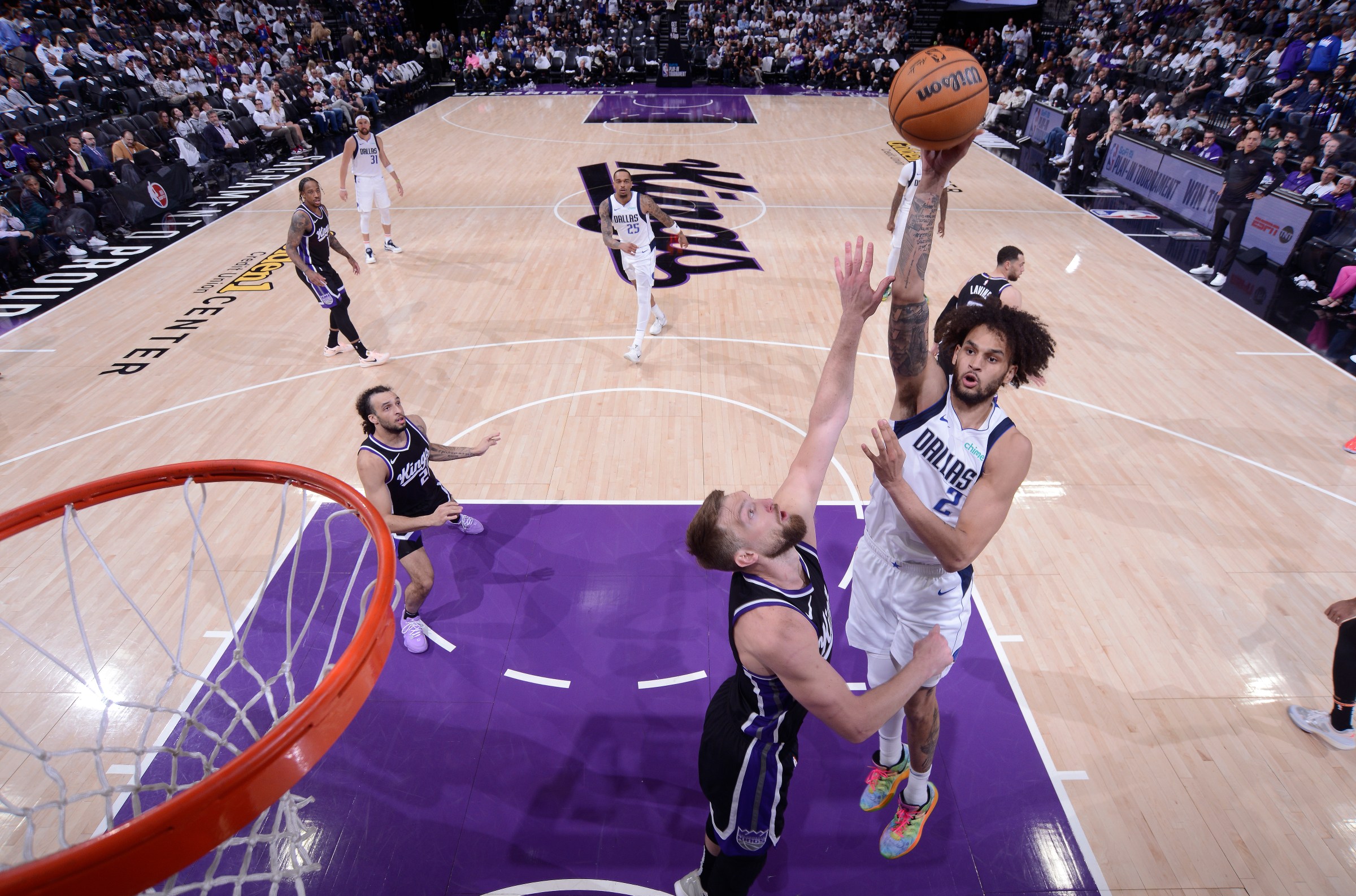 SACRAMENTO, CA - APRIL 16: Dereck Lively II #2 of the Dallas Mavericks drives to the basket during the game against the Sacramento Kings during the 2025 SoFi Play-In Tournament on April 16, 2025 at Golden 1 Center in Sacramento, California. NOTE TO USER: User expressly acknowledges and agrees that, by downloading and or using this photograph, User is consenting to the terms and conditions of the Getty Images Agreement. Mandatory Copyright Notice: Copyright 2025 NBAE (Photo by Rocky Widner/NBAE via Getty Images)