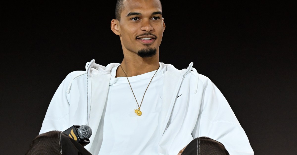 Victor Wembanyama works out with Hakeem Olajuwon