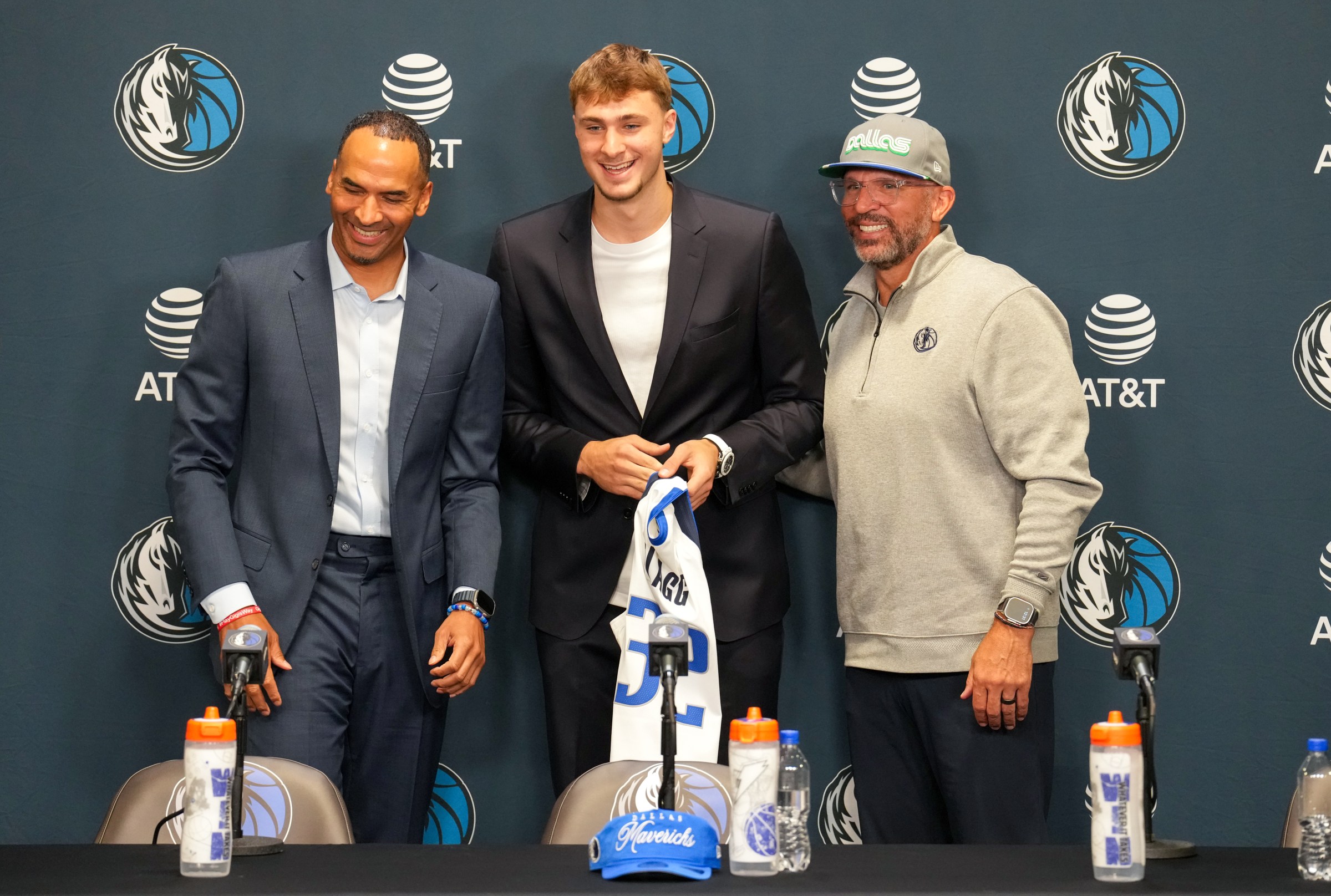 DALLAS, TX - JUNE 27: Nico Harrison, Cooper Flagg #32 and Head Coach Jason Kidd of the Dallas Mavericks smile during a press conference introducing Cooper Flagg on June 27, 2025 at the Dallas Mavericks Practice Facility in Dallas, Texas. NOTE TO USER: User expressly acknowledges and agrees that, by downloading and or using this photograph, User is consenting to the terms and conditions of the Getty Images License Agreement. Mandatory Copyright Notice: Copyright 2025 NBAE (Photo by Glenn James/NBAE via Getty Images)