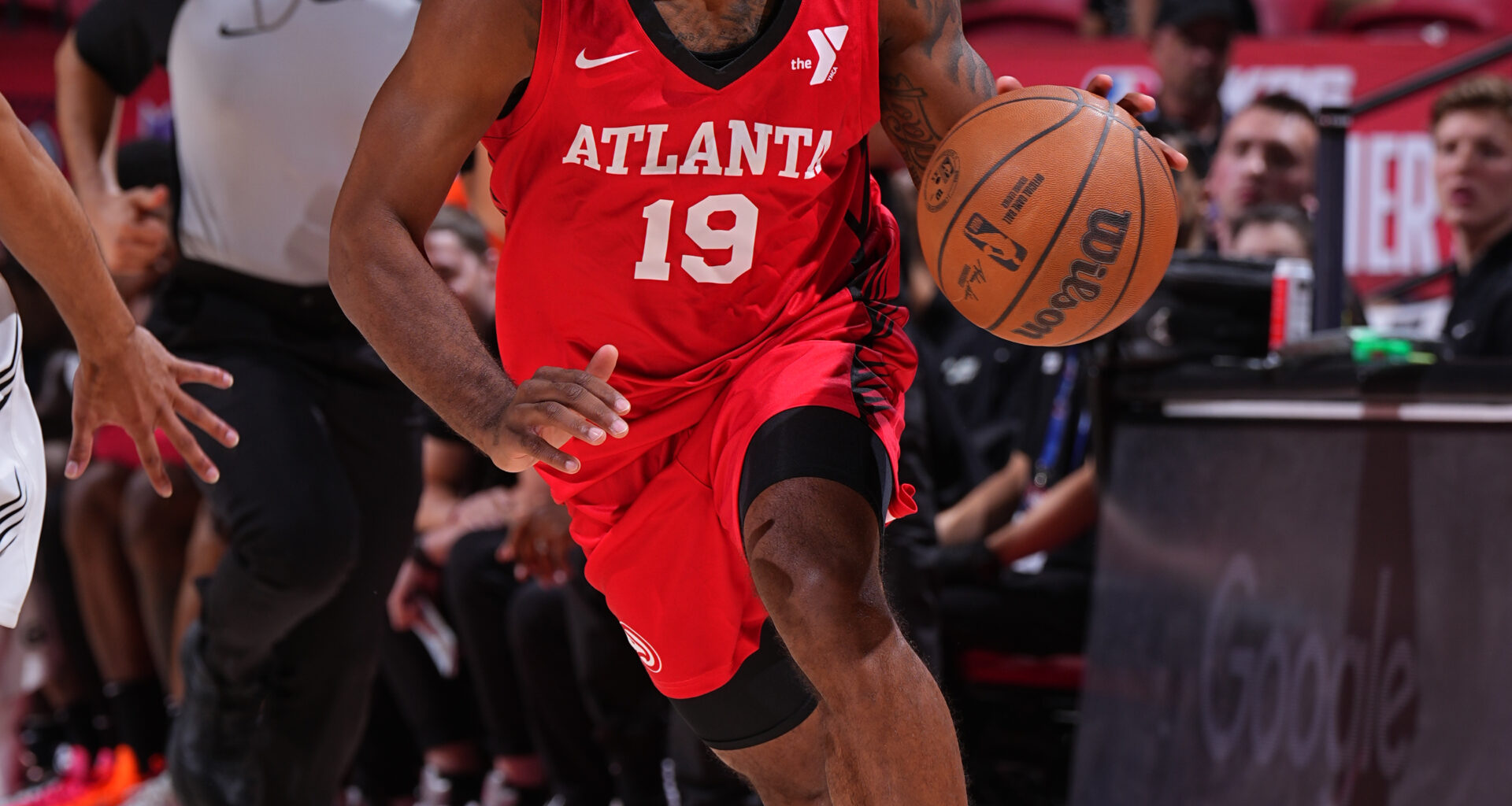 Hawks sign Johnson, Murray Jr. to training camp pacts