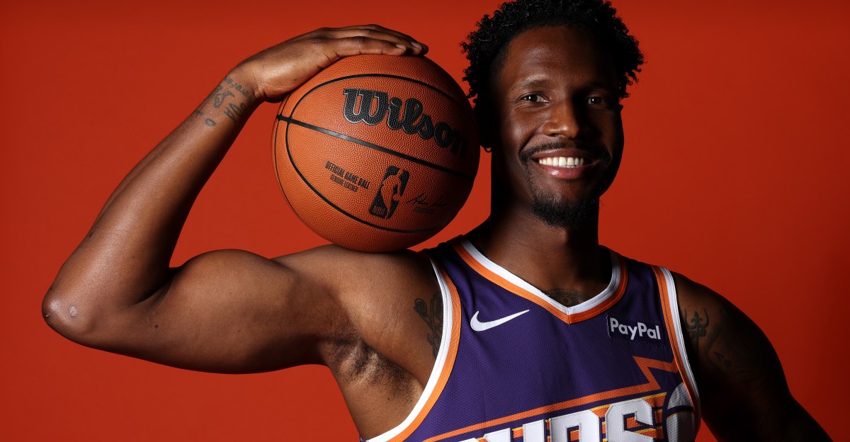 Can Nigel Hayes-Davis carve out real minutes with the Suns?