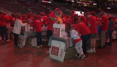 Thousands of volunteers help feed the hungry during Atlanta Hawks’ annual Million Meal Pack event – WSB-TV Channel 2