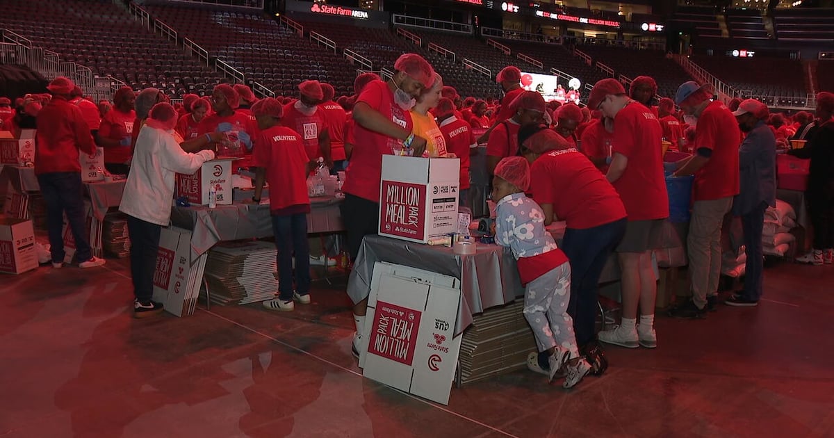Thousands of volunteers help feed the hungry during Atlanta Hawks’ annual Million Meal Pack event – WSB-TV Channel 2