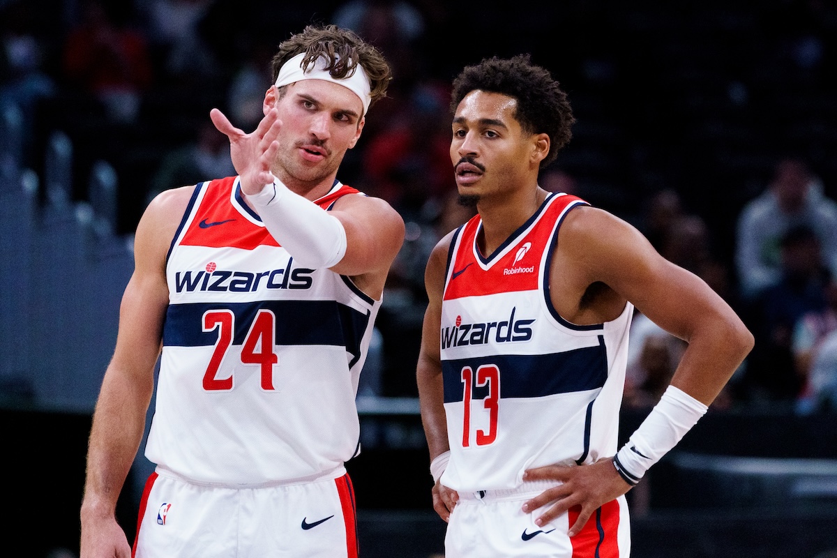 Wizards clinch first season win, defeat Hawks 121-119