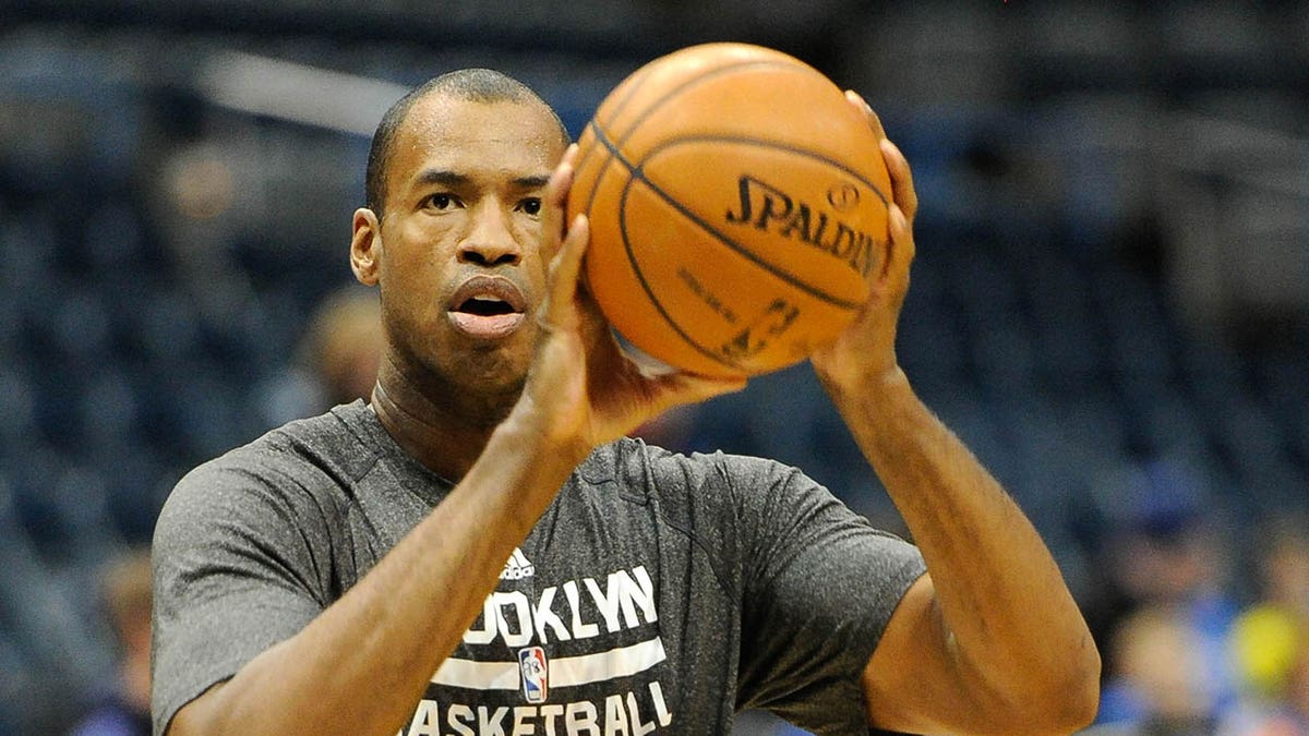Jason Collins warms up before a game
