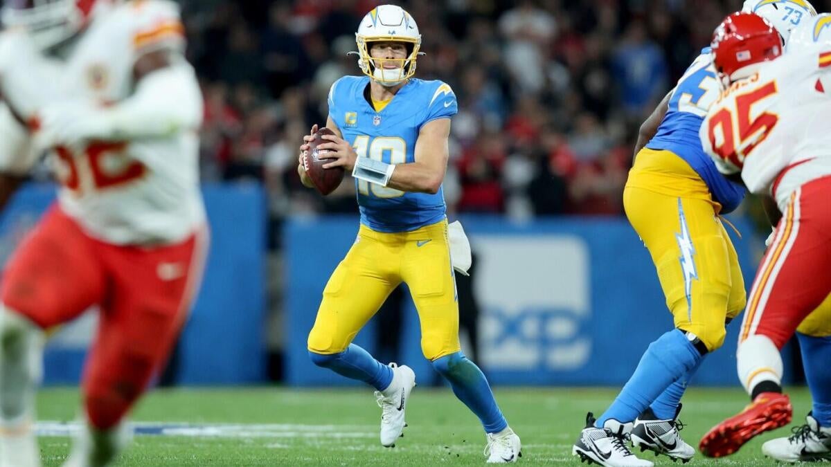 Justin Herbert torches Chiefs defense as Chargers hold off Patrick Mahomes, snap 7-game losing streak vs. K.C.