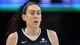 Breanna Stewart injury: Liberty star (knee) leaves Game 1 vs. Mercury in overtime, will be evaluated 'soon'