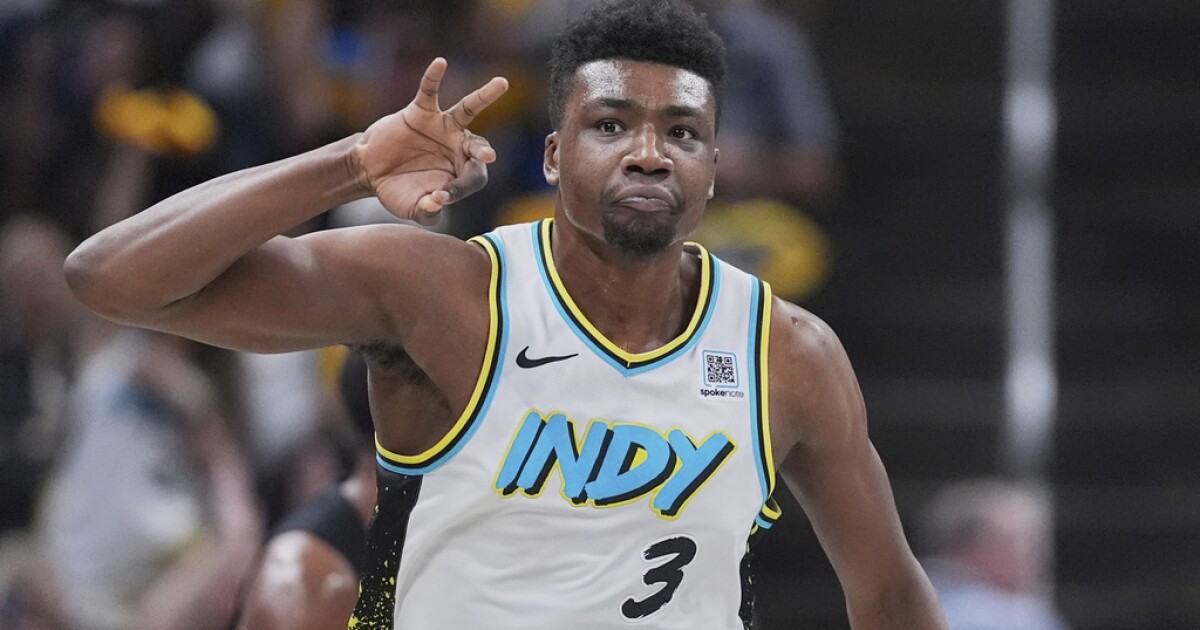 Cavaliers sign C Thomas Bryant