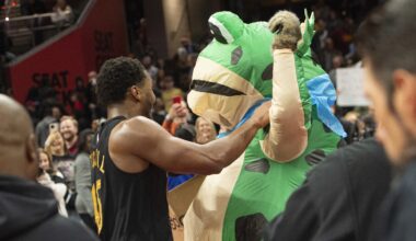 Jump around: Cavaliers improve to 14-0, celebrate by dancing with frog mascot