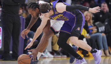Lakers G Austin Reaves sidelined by right calf injury in first quarter vs. Clippers
