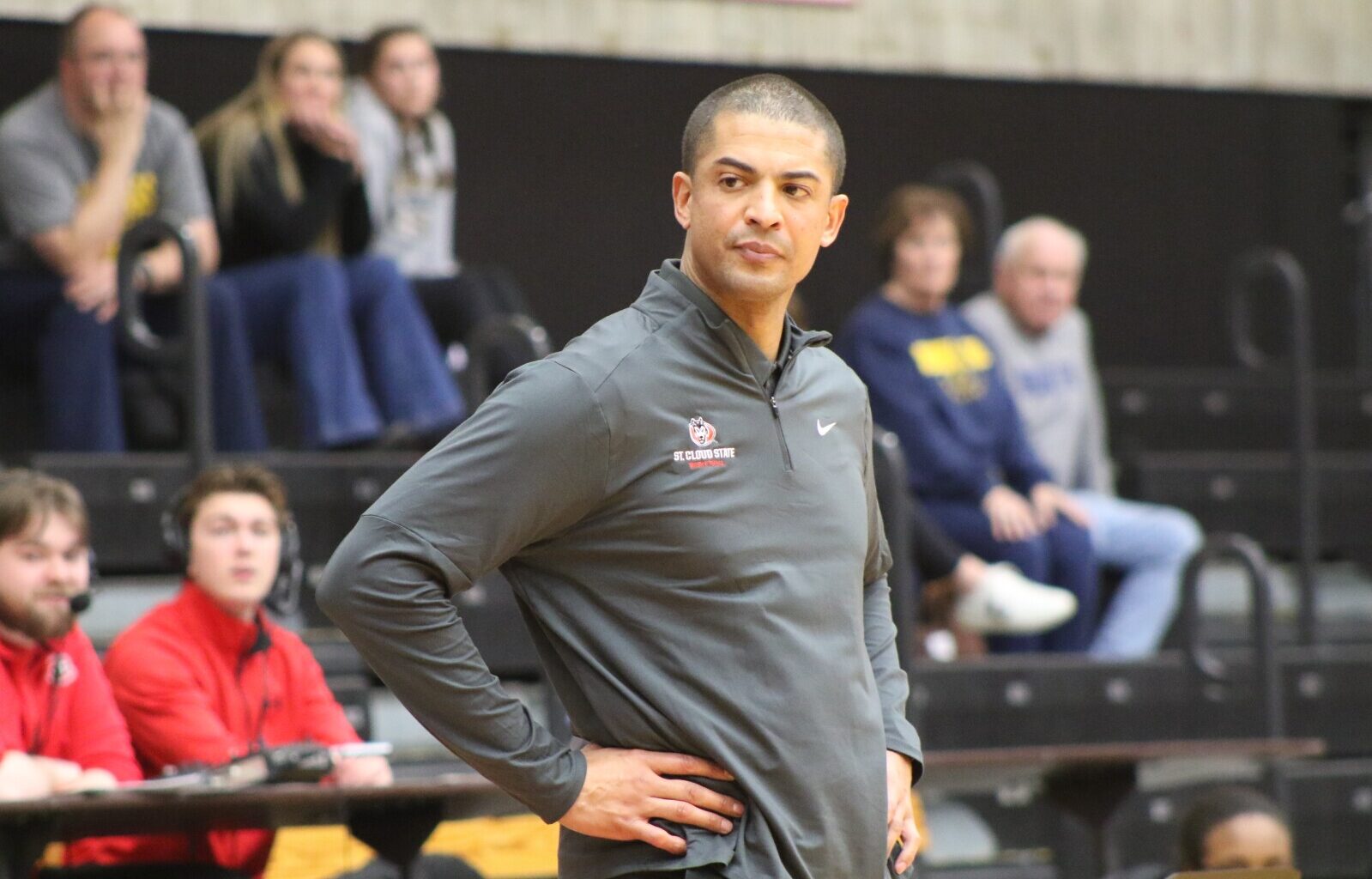 SCSU extends men's basketball coach Quincy Henderson's contract through 2029-30