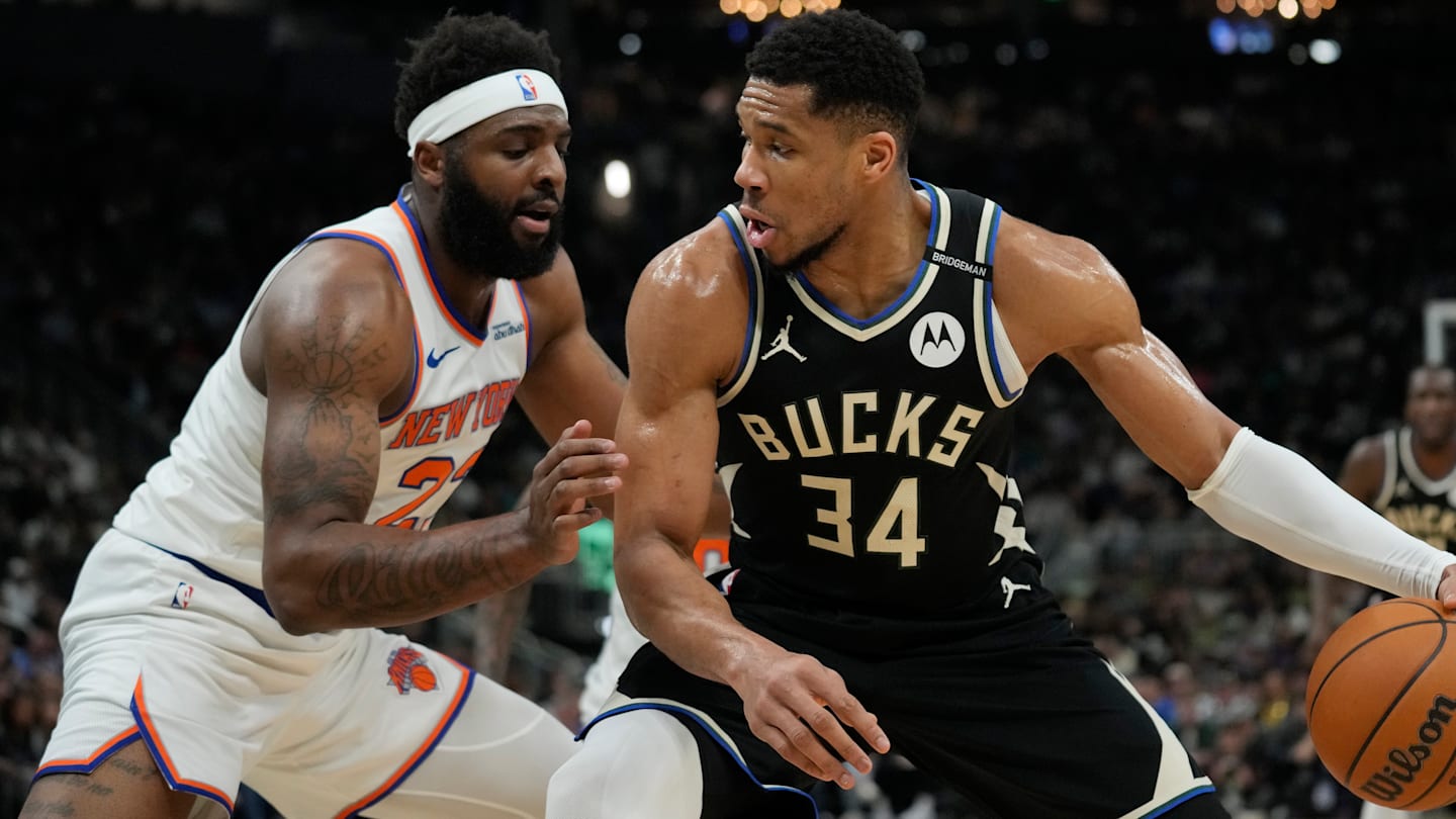 New York Knicks v Milwaukee Bucks