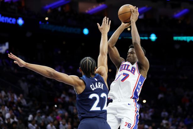 VJ Edgecombe shoots the ball against Jaylen Clark