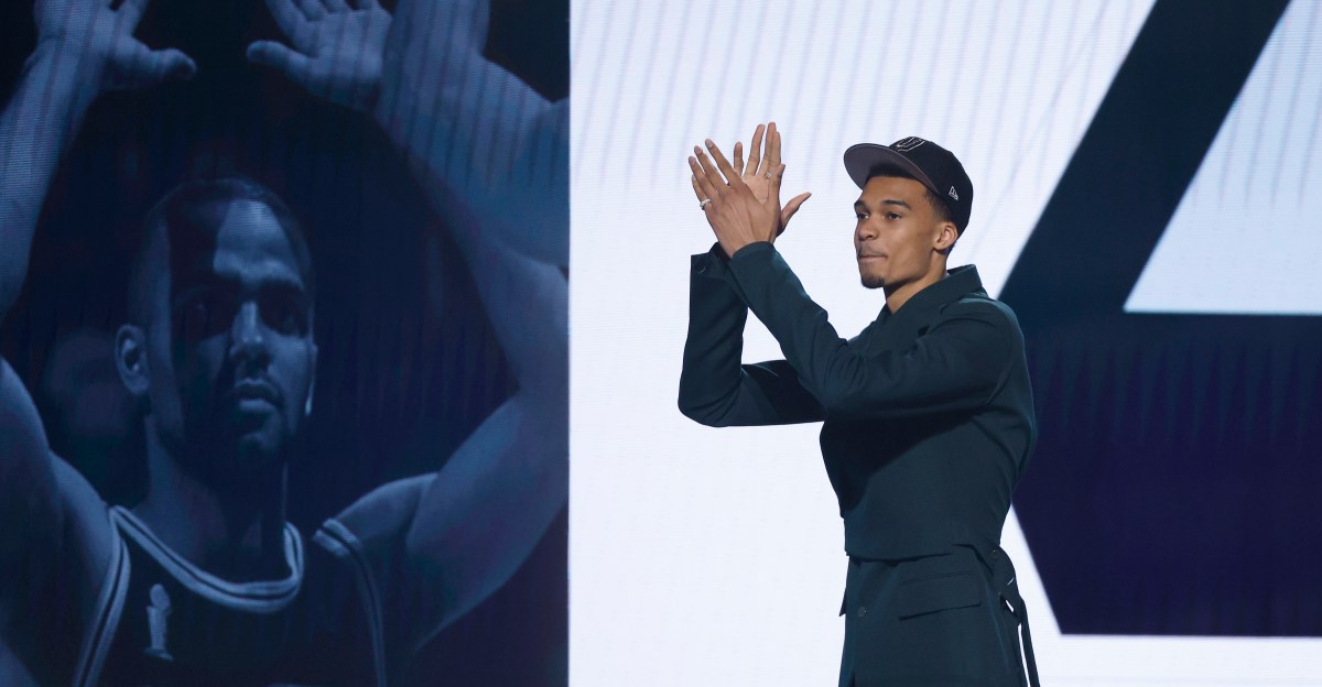 Open Thread: Wemby meets with fan section members