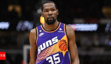 Houston Rockets' Kevin Durant turns interview into flirt fest with gorgeous reporter, makes fans go crazy | NBA News