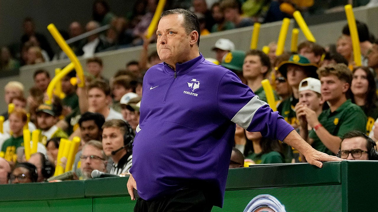 College basketball news: Tarleton State's Billy Gillispie under investigation