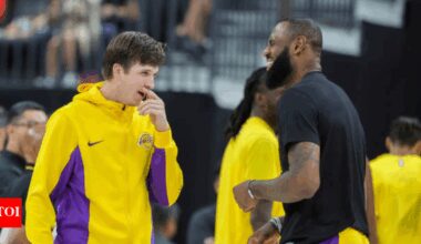 LeBron James caught on camera taking Austin Reaves' masterclass during Los Angeles Lakers vs. Golden State Warriors preseason game | NBA News