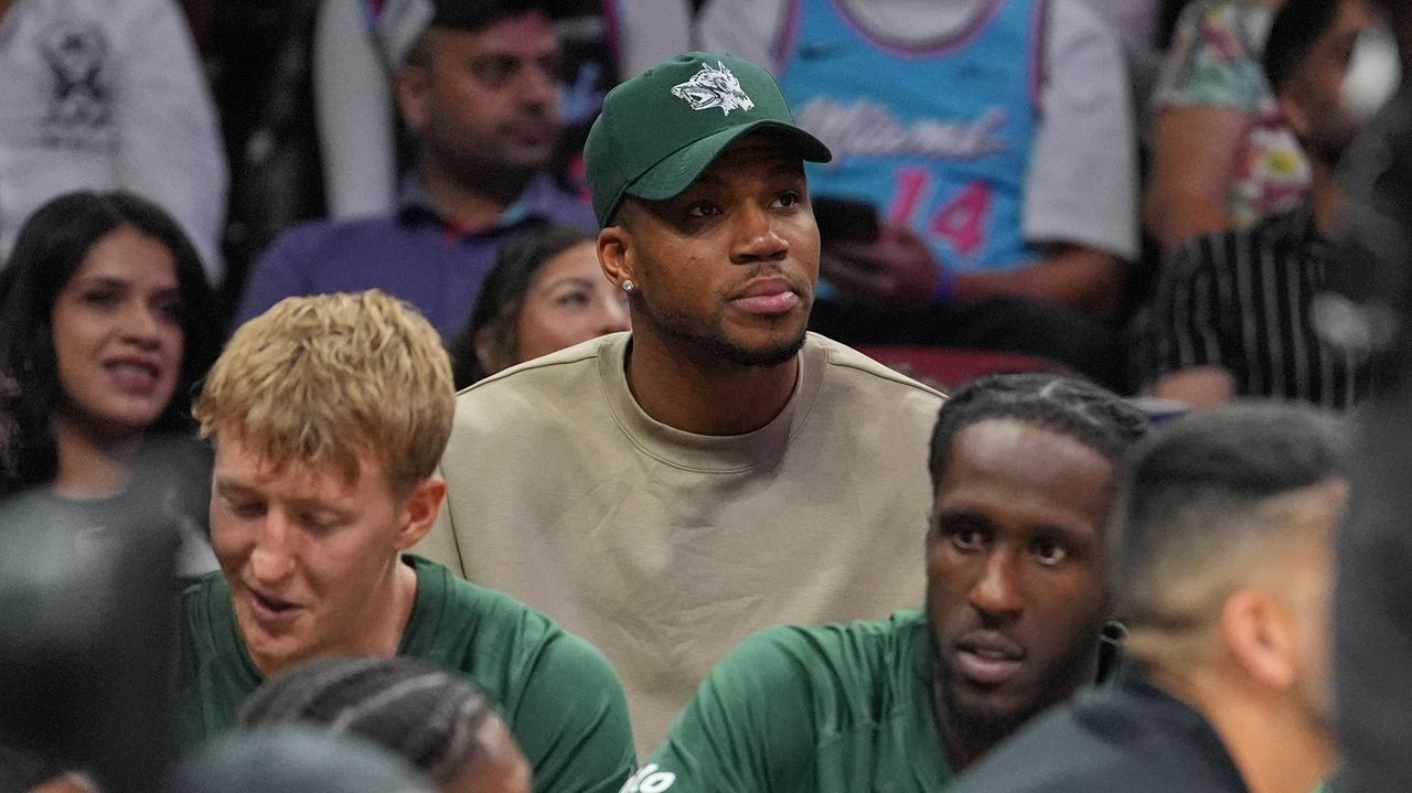 Antetokounmpo says he's 'locked in' with Bucks while noting possibility he could change his mind