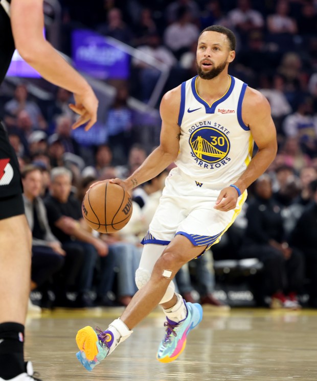 Golden State Warriors' Stephen Curry (30) dribbles against the Portland Trail Blazers in the first quarter of an NBA preseason game at Chase Center in San Francisco, Calif., on Wednesday, Oct. 8, 2025. (Ray Chavez/Bay Area News Group)