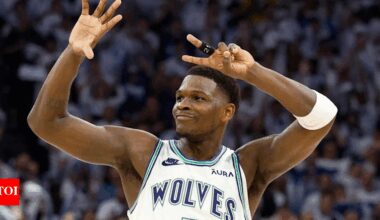 “Man of the people” - Anthony Edwards earns heartwarming praise from NBA fans he tries to help a supporter from off the court | NBA News