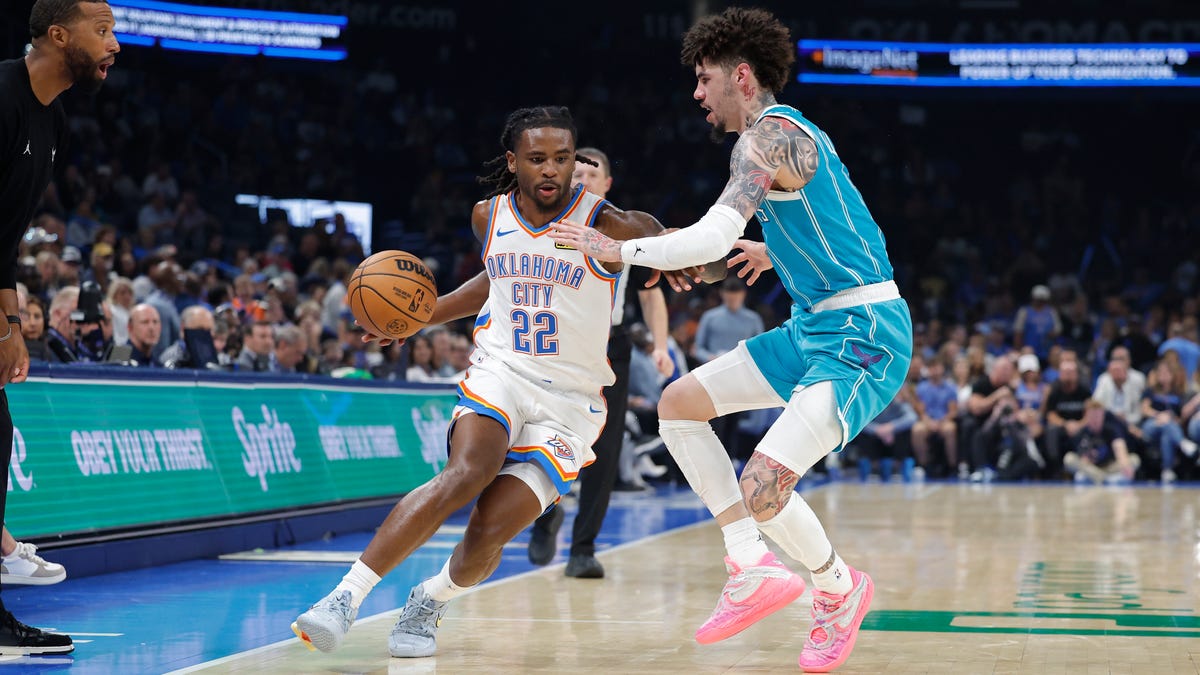 NBA Twitter reacts to Cason Wallace's insane circus shot