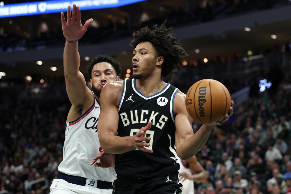 Los Angeles Clippers v Milwaukee Bucks