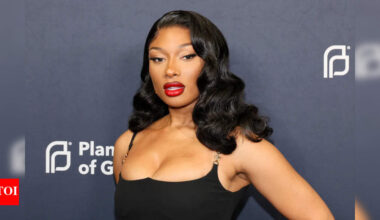 Megan Thee Stallion makes courtside debut at Dallas Mavericks’ preseason game to support boyfriend Klay Thompson | NBA News