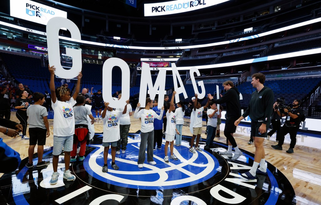 Orange students celebrate reading with Orlando Magic players