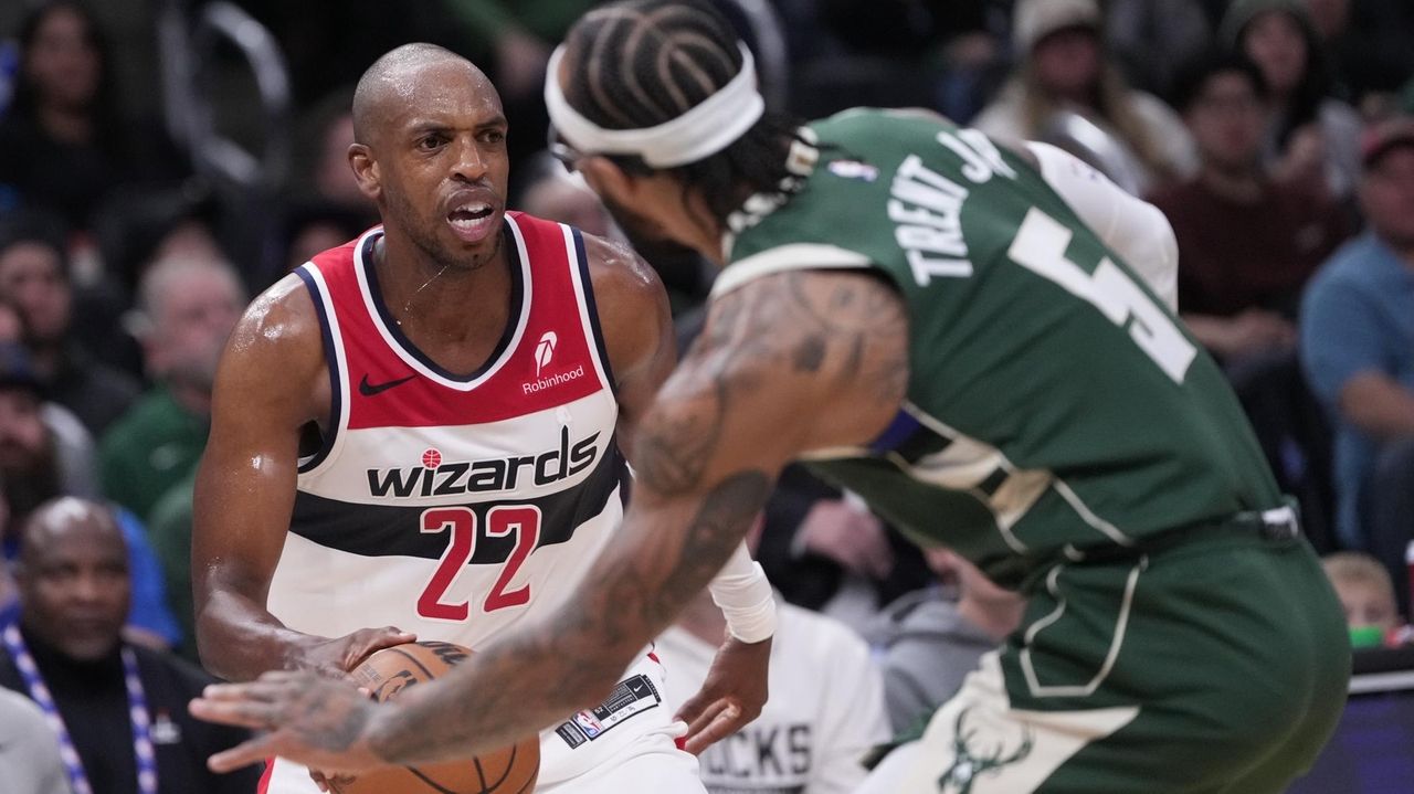 Giannis Antetokounmpo scores 37 points as Bucks open their season with 133-120 win over Wizards