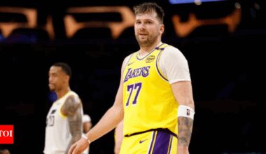 "I just do some stupid thing" - Luka Doncic shrugs comparison with Stephen Curry after copying his shimmy move against Minnesota Timberwolves | NBA News