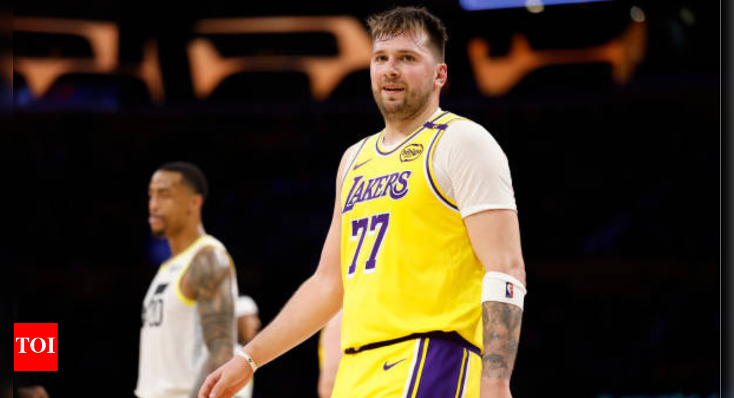 "I just do some stupid thing" - Luka Doncic shrugs comparison with Stephen Curry after copying his shimmy move against Minnesota Timberwolves | NBA News