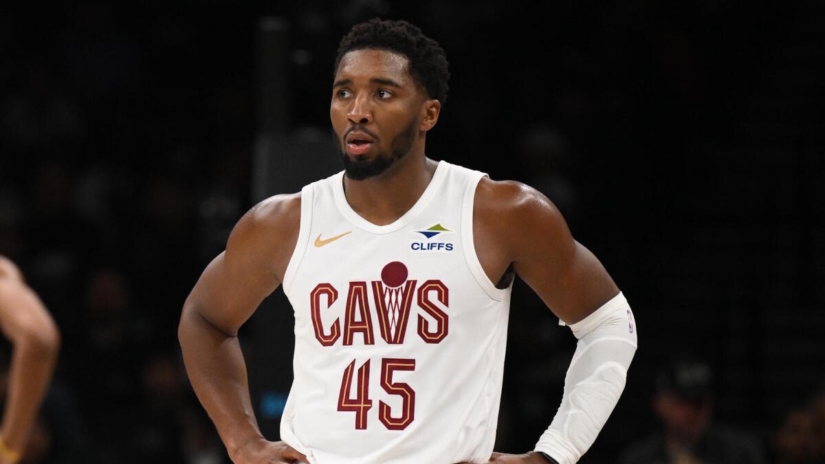 Cavaliers vs. Nets game interrupted after fan enters court, rushes toward Donovan Mitchell