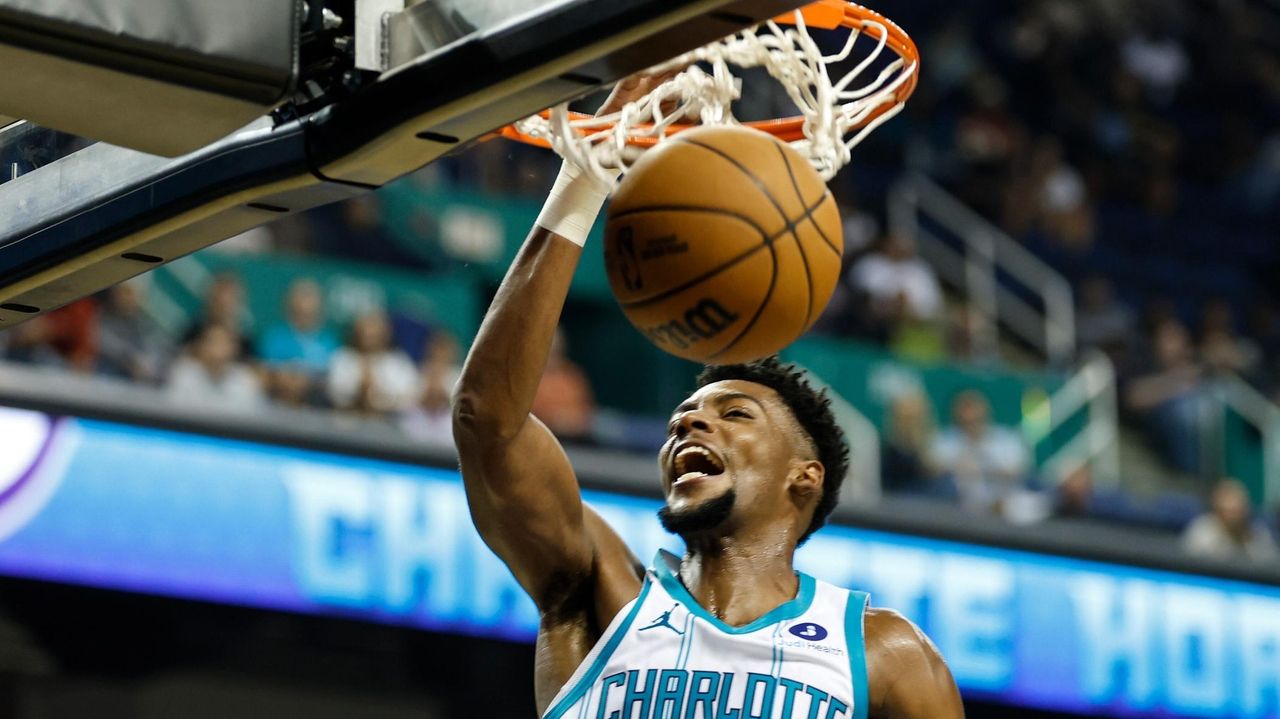 Hornets' Brandon Miller exits game against 76ers with shoulder injury