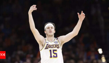 Austin Reaves gets heartfelt praise from LeBron James after elite-level performance against Sacramento Kings | NBA News