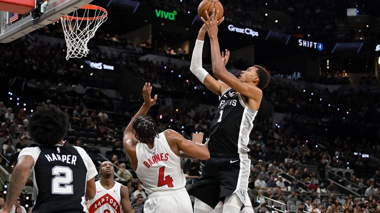 Victor Wembanyama and the Spurs move to 4-0 with a 121-103 win over the Raptors