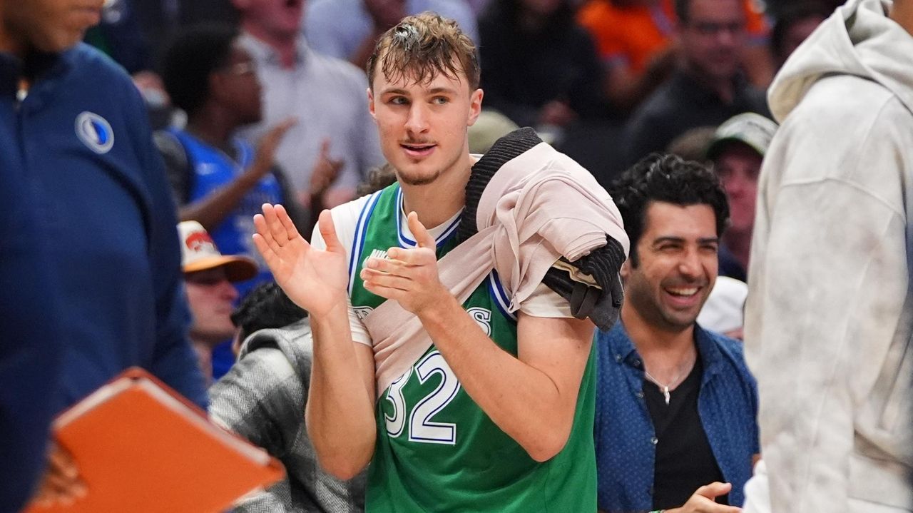 Cooper Flagg's first NBA back-to-back: missed shots and banged-up shoulder