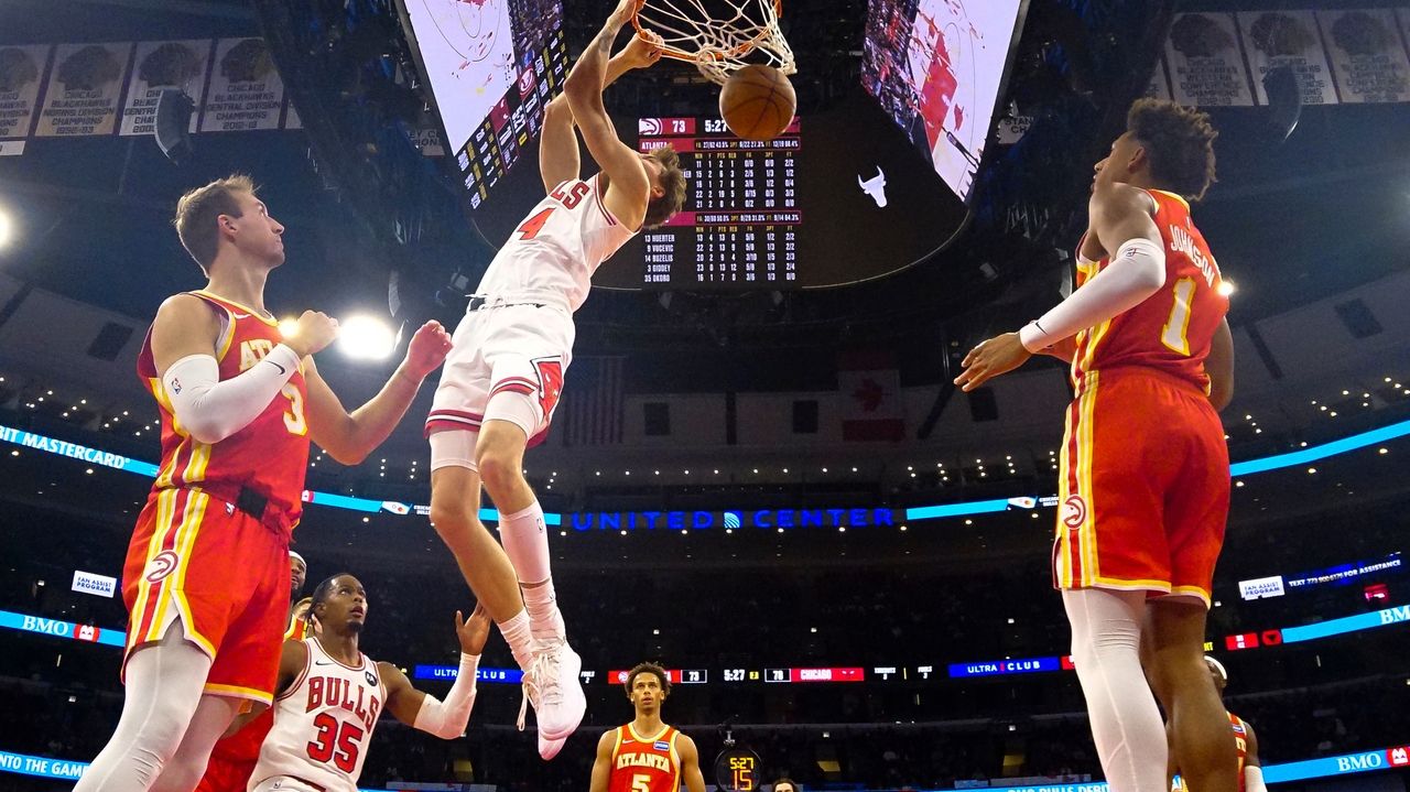 Dosunmu scores 21 points to lead Bulls to 128-123 win over Hawks