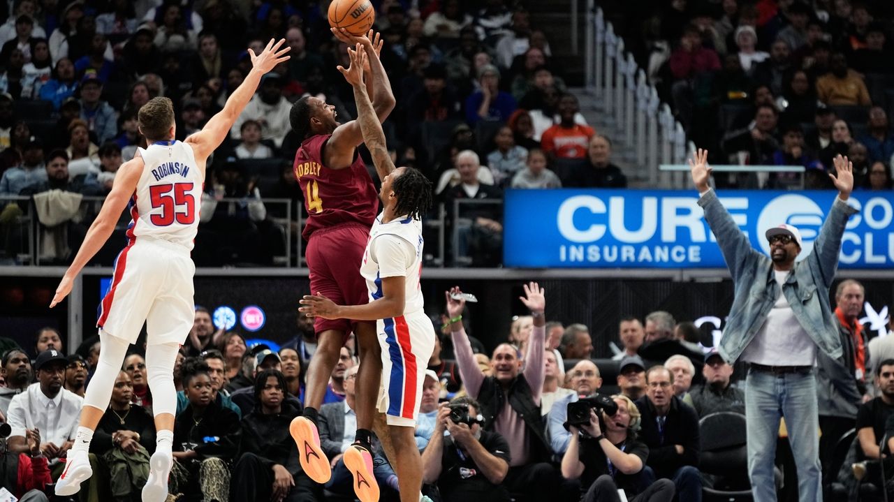 Donovan Mitchell scores 35 as the Cavaliers beat the Pistons 116-95 for their 3rd straight win