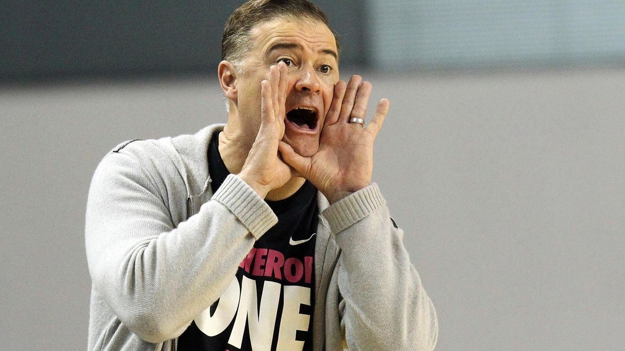 Matthew Mitchell returns to coaching, takes over Houston women's program in wide open Big 12